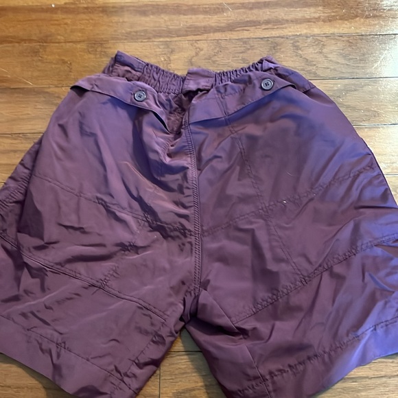 Men’s Aftco maroon shorts size 30 waist - Picture 2 of 3